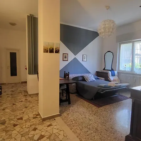 La Casa Di Lucia: Grande Con Balcone Lägenhet Brescia
